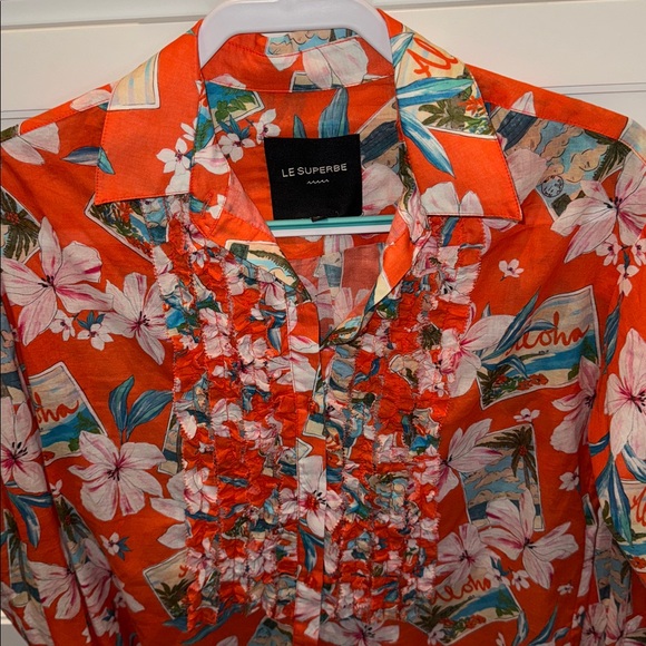 NWOT Le Superbe Kahuna Ruffle Front Tux Shirt in the Red Aloha 2 - Picture 5 of 8